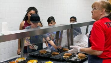 Free eating place for kids in Peoria Arizona