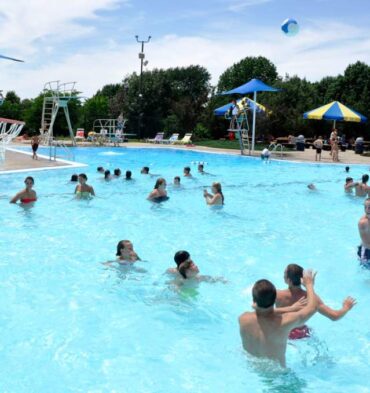 Swimming Pools and Aquatic Centres in Overland Park Kansas