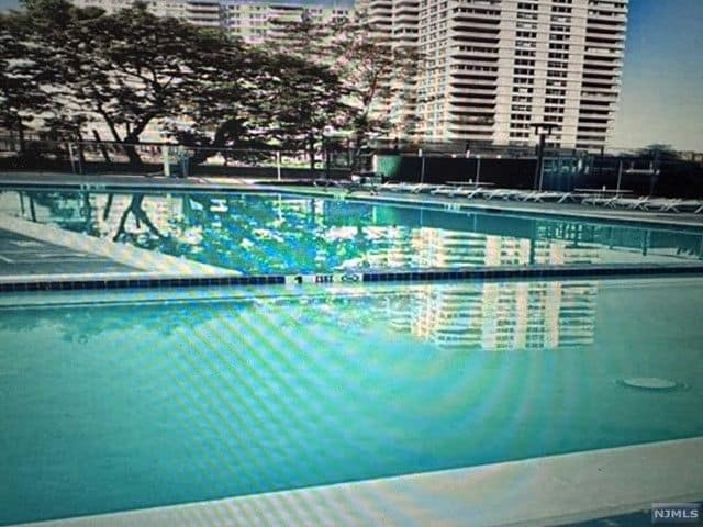 Swimming Pools and Aquatic Centres in Queenstown Singapore