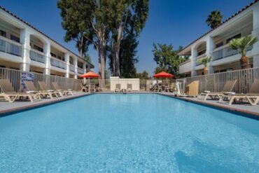 Swimming Pools and Aquatic Centres in Thousand Oaks California