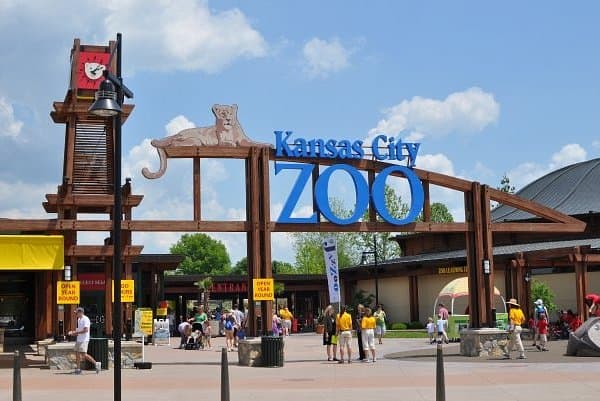 Zoos, Animal Farms and Aquariums in Overland Park Kansas