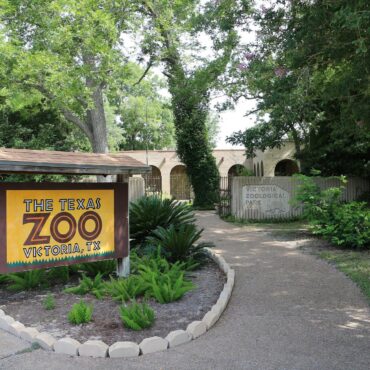 Zoos, Animal Farms and Aquariums in Victoria Texas