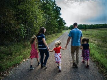 Family Walks With Kids in St. Paul Minnesota