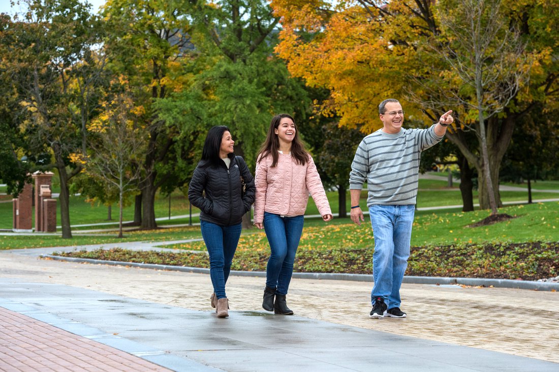 Family Walks With Kids in Syracuse New York