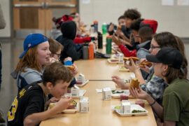 Free eating place for kids in Brooklyn Park Minnesota