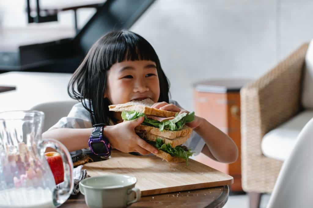 Free eating place for kids in Mobile Alabama