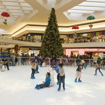 Ice Skating in Aurora Illinois